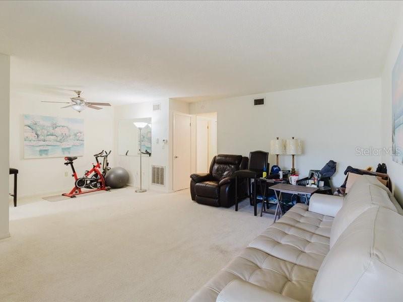 Listing photo id 6 for 2348 Shelley Street 2