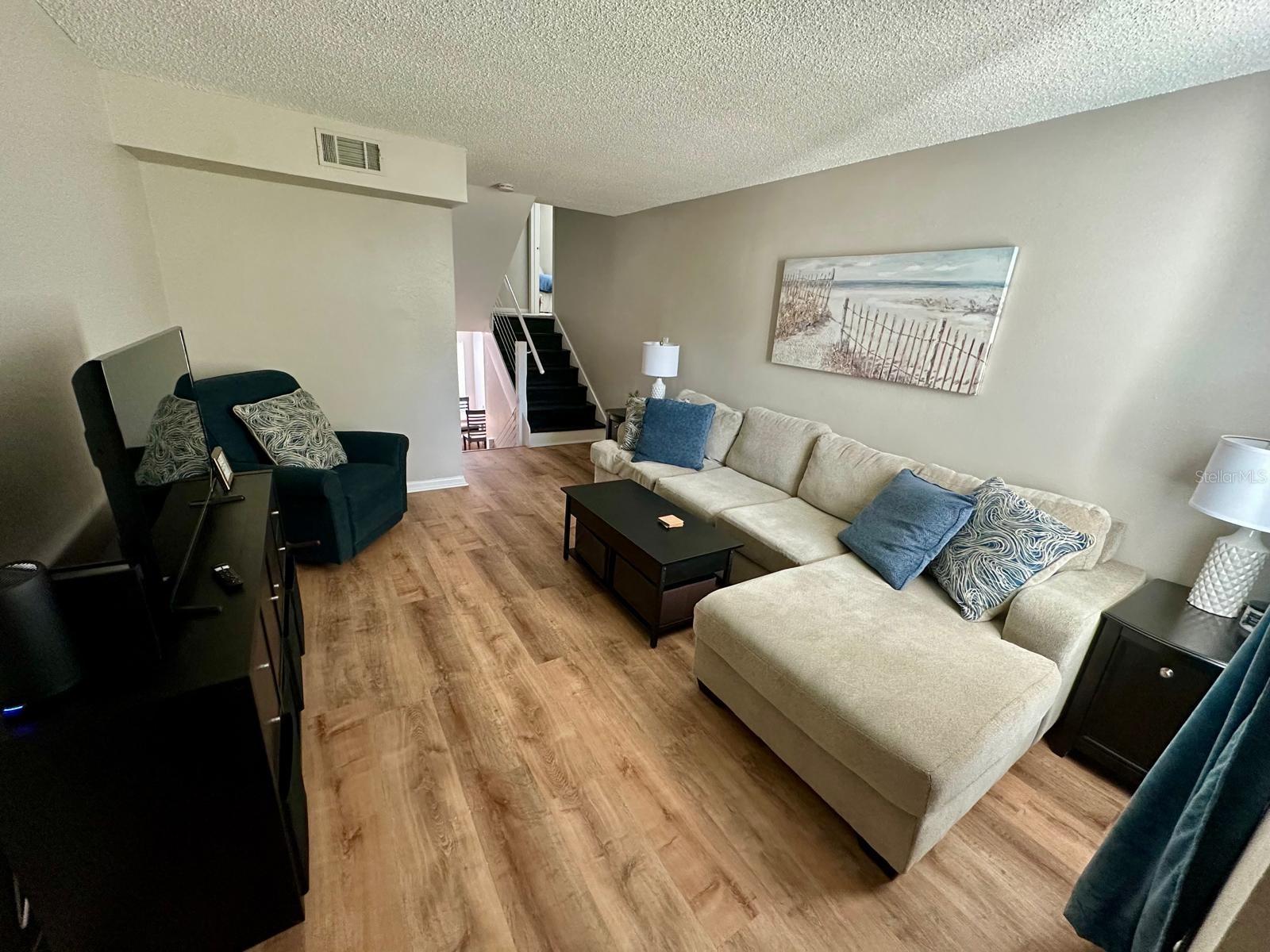 Image 5 of 17 For 4201 La Palma Court