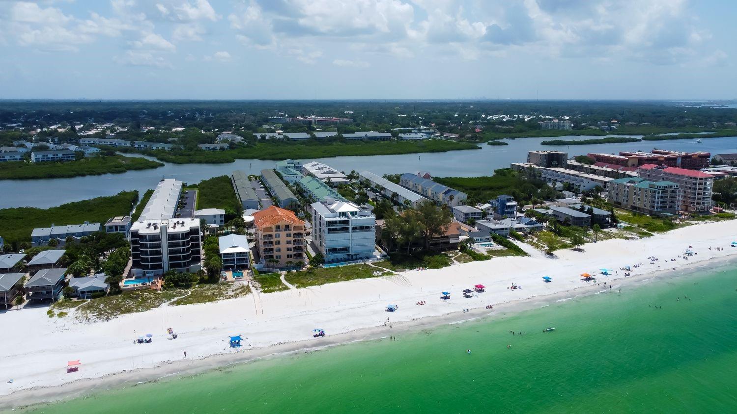 Listing photo id 87 for 19816 Gulf Boulevard 201