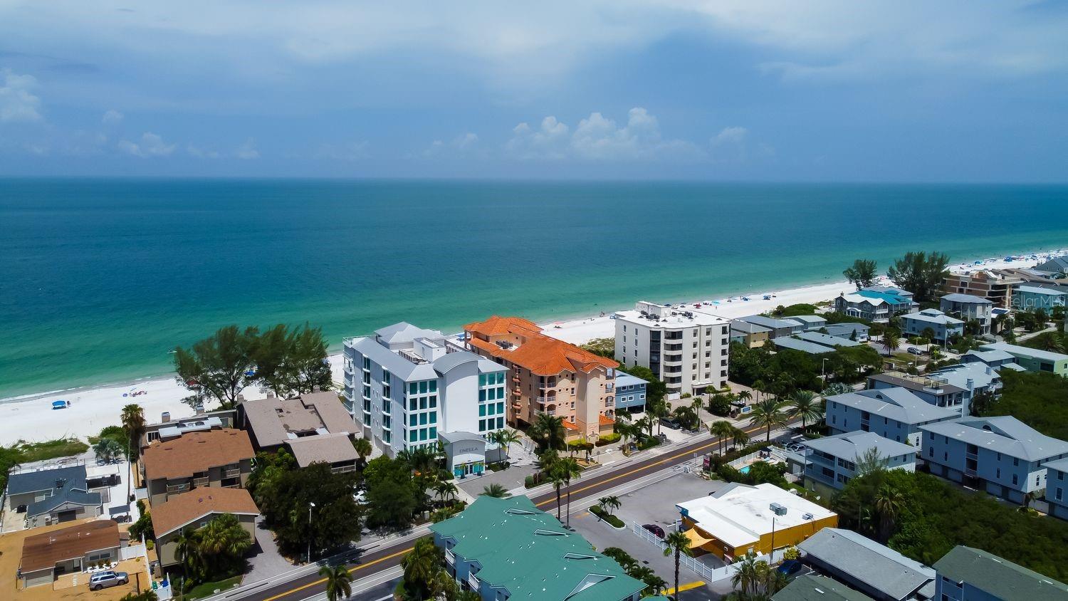 Listing photo id 89 for 19816 Gulf Boulevard 201