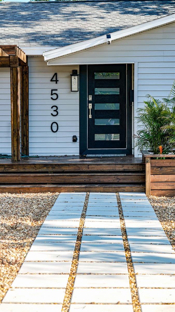 Image 4 of 58 For 4530 5th Avenue S