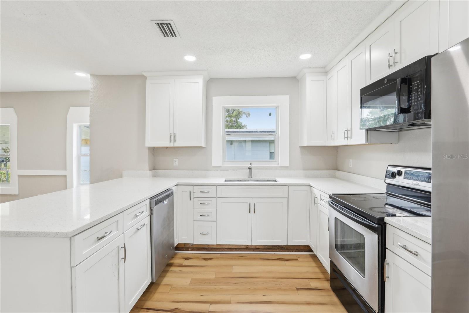 Image 10 of 30 For 2920 20th Avenue