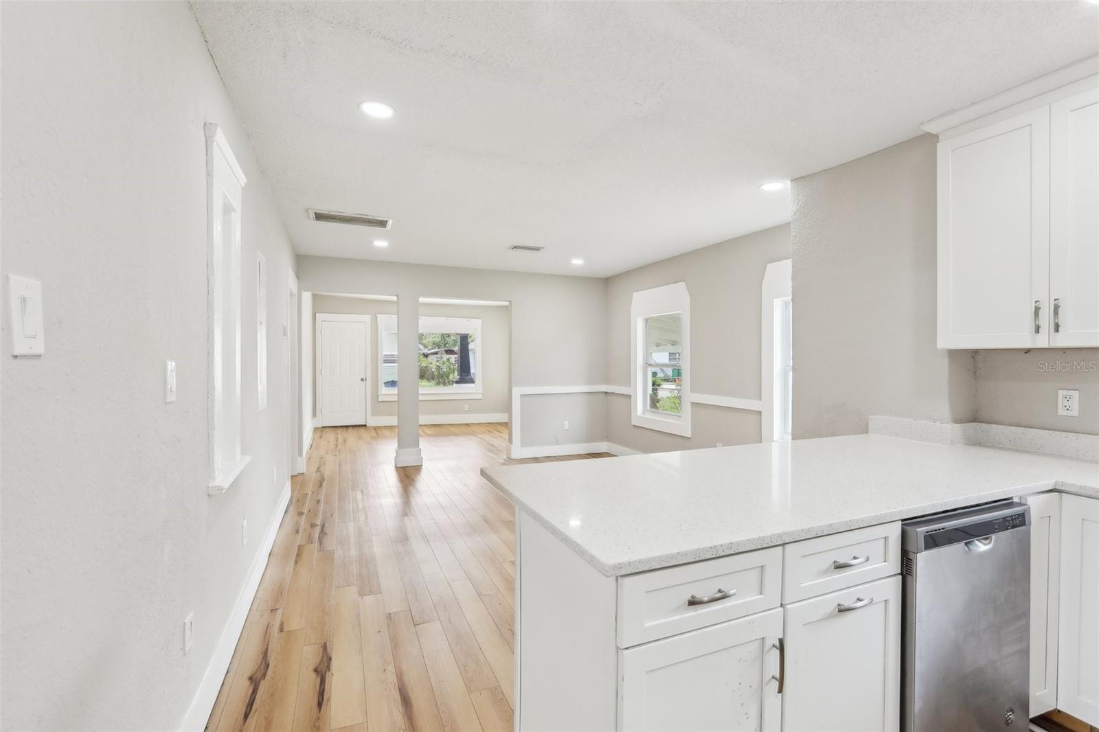 Image 4 of 30 For 2920 20th Avenue