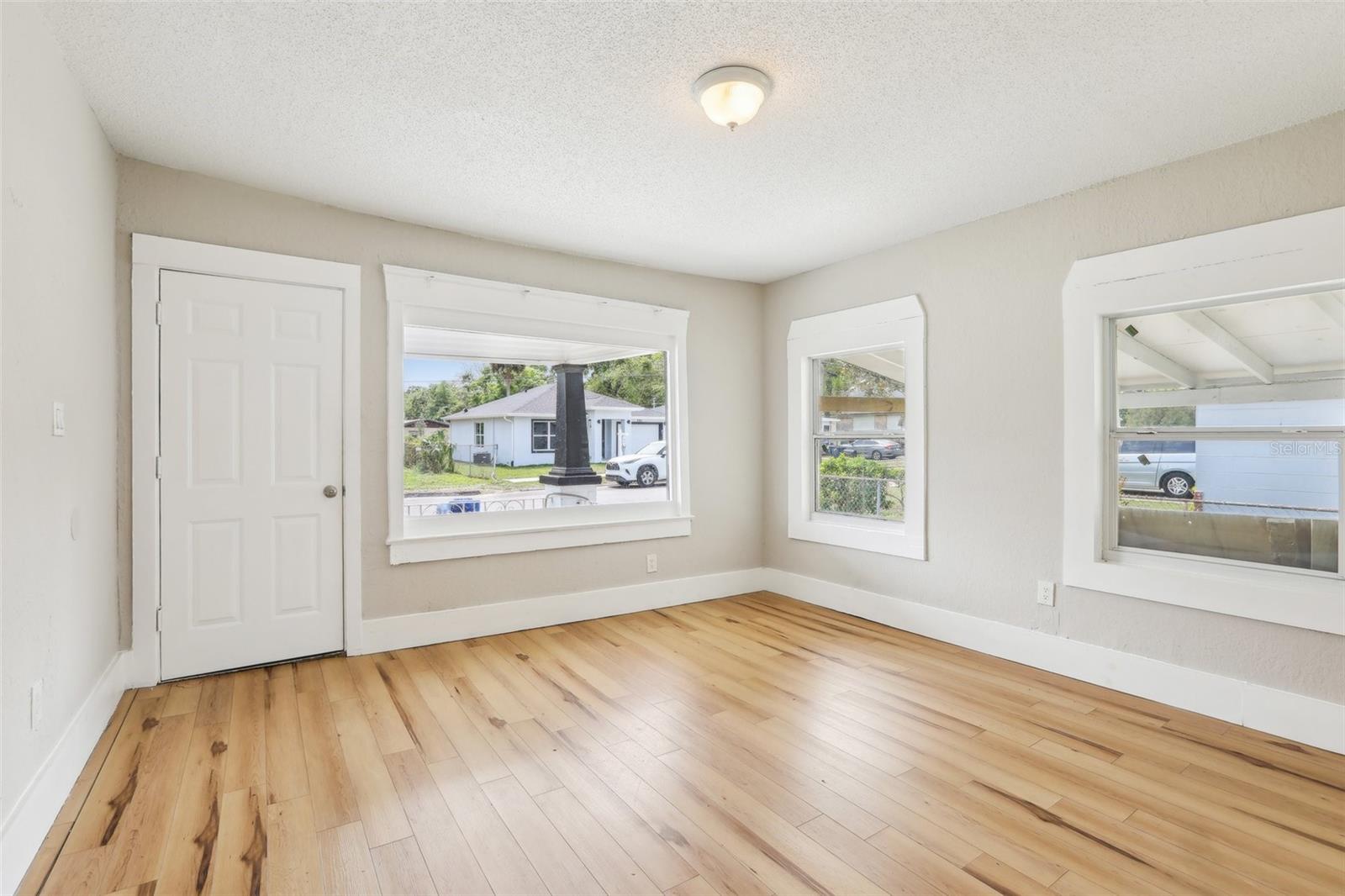 Image 5 of 30 For 2920 20th Avenue