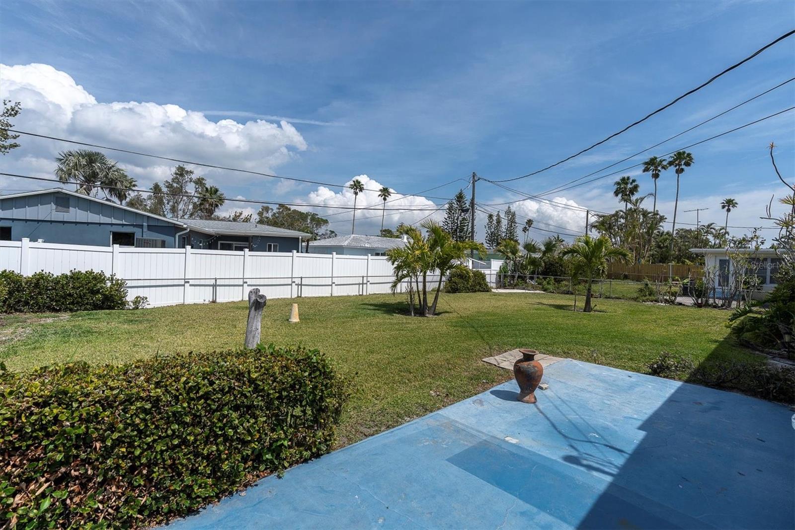 Listing photo id 11 for 16315 2nd Street E