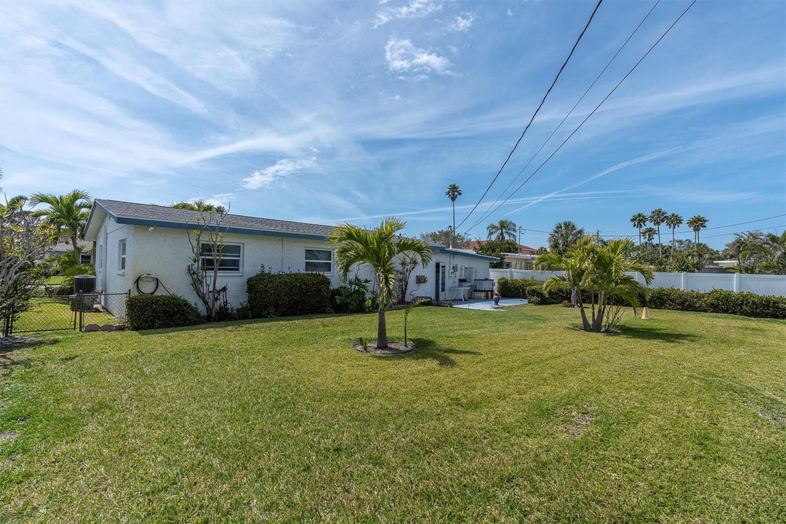 Listing photo id 13 for 16315 2nd Street E