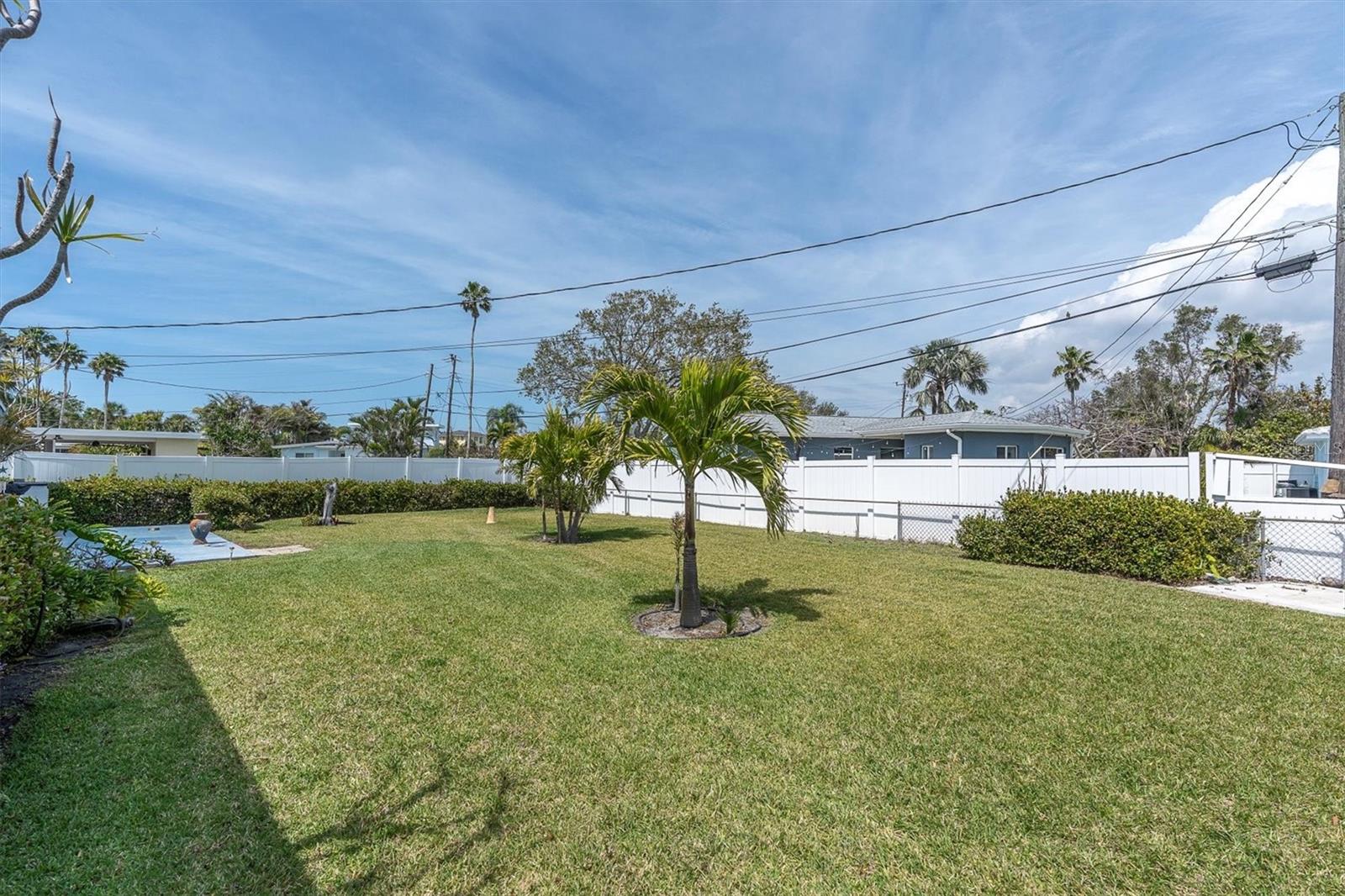 Listing photo id 14 for 16315 2nd Street E