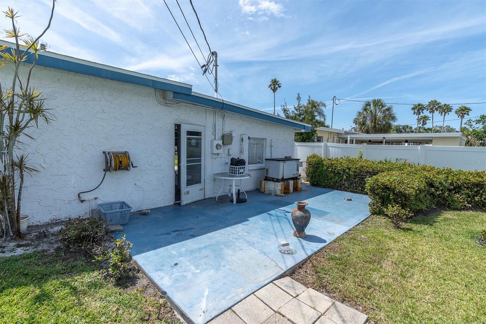 Listing photo id 15 for 16315 2nd Street E