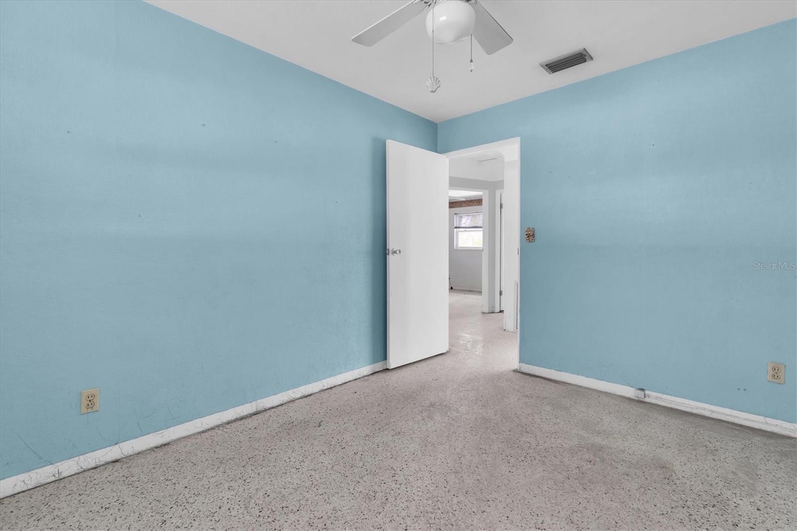 Listing photo id 25 for 16315 2nd Street E