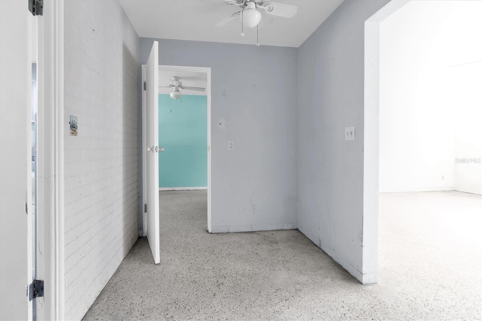 Listing photo id 27 for 16315 2nd Street E
