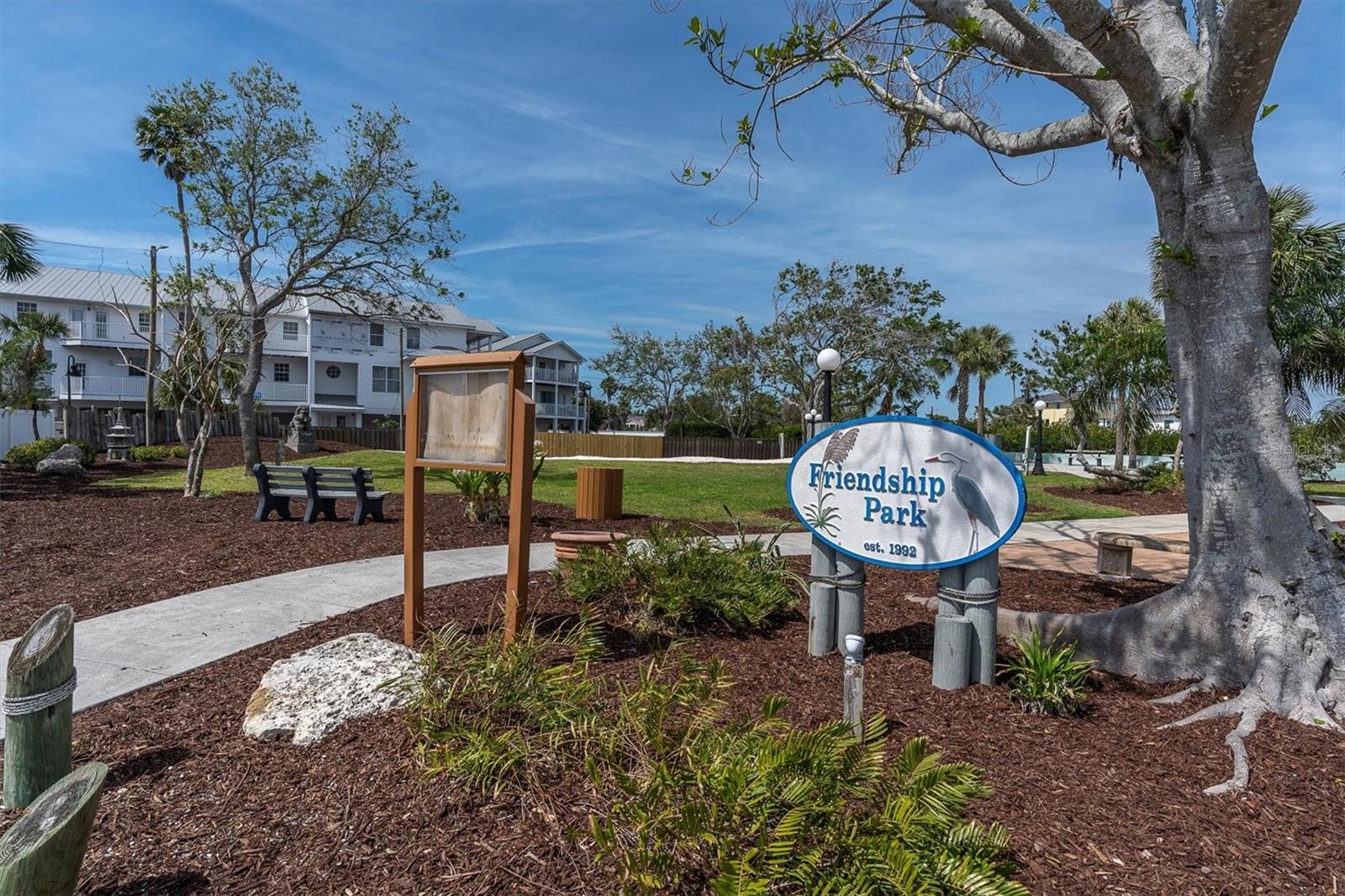 Listing photo id 3 for 16315 2nd Street E