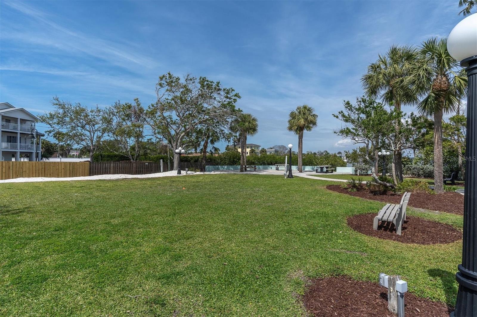 Listing photo id 4 for 16315 2nd Street E
