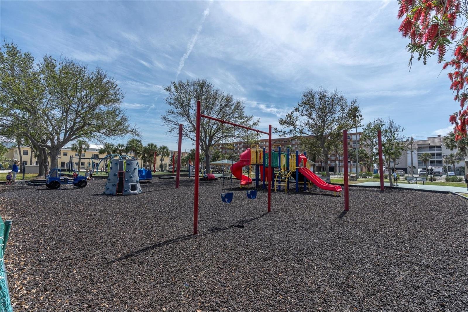 Listing photo id 7 for 16315 2nd Street E