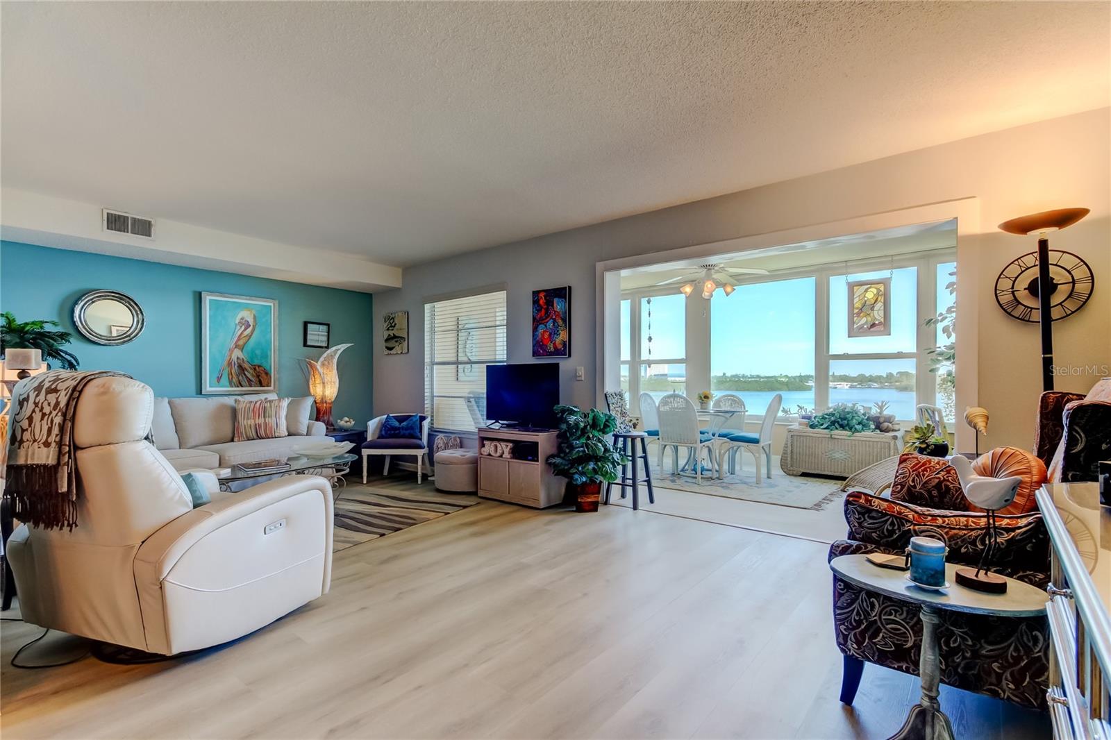 Image 10 of 59 For 1847 Shore Drive South  308