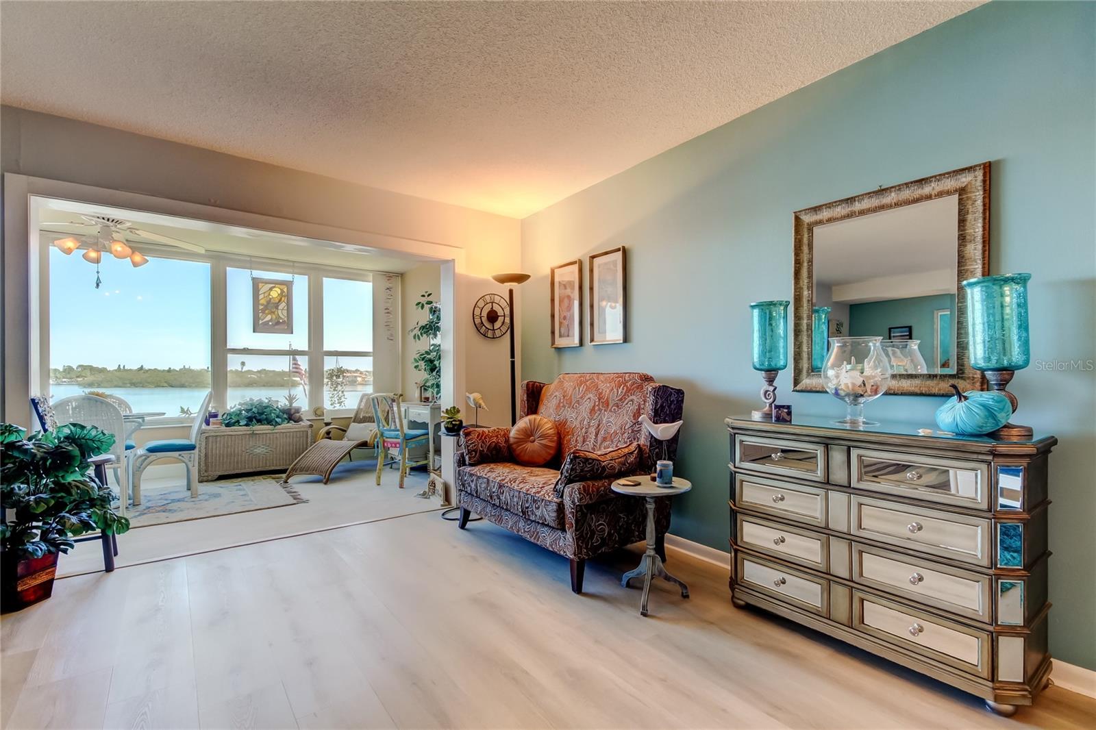 Image 11 of 59 For 1847 Shore Drive South  308