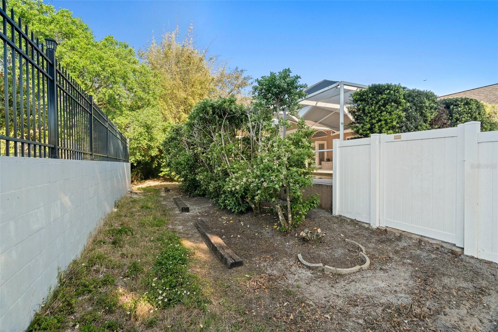 Image 25 of 26 For 775 Brittany Park Boulevard