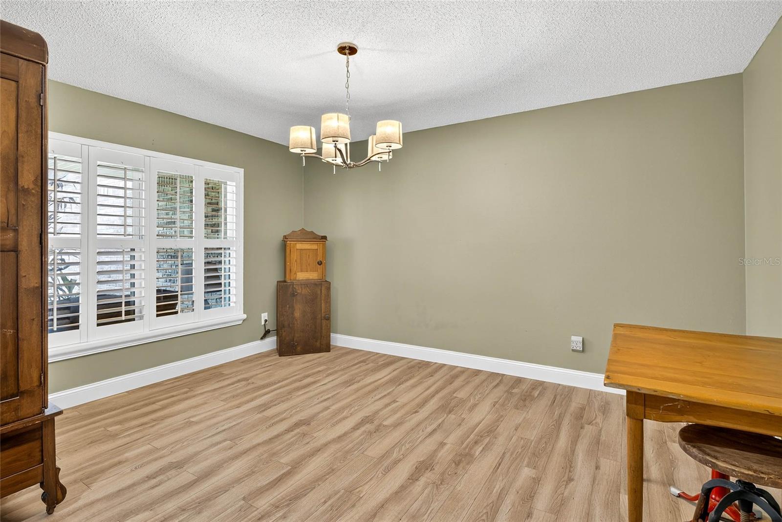 Image 64 of 82 For 11510 Moffat Place
