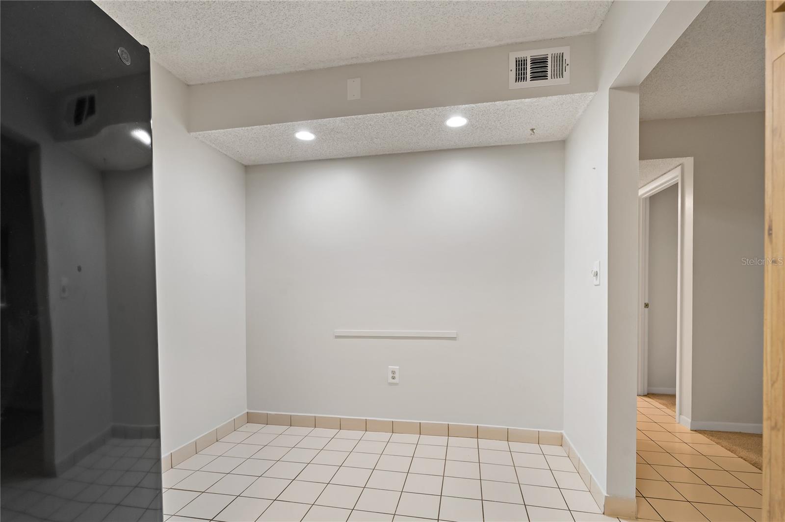Image 18 of 41 For 2699 Pine Ridge Way E H1