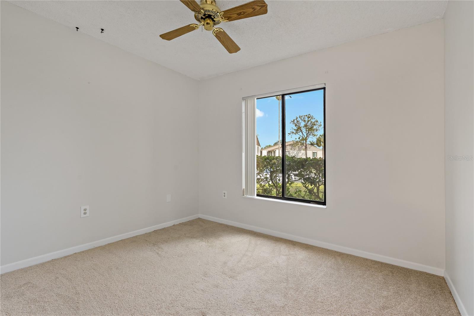 Image 20 of 41 For 2699 Pine Ridge Way E H1