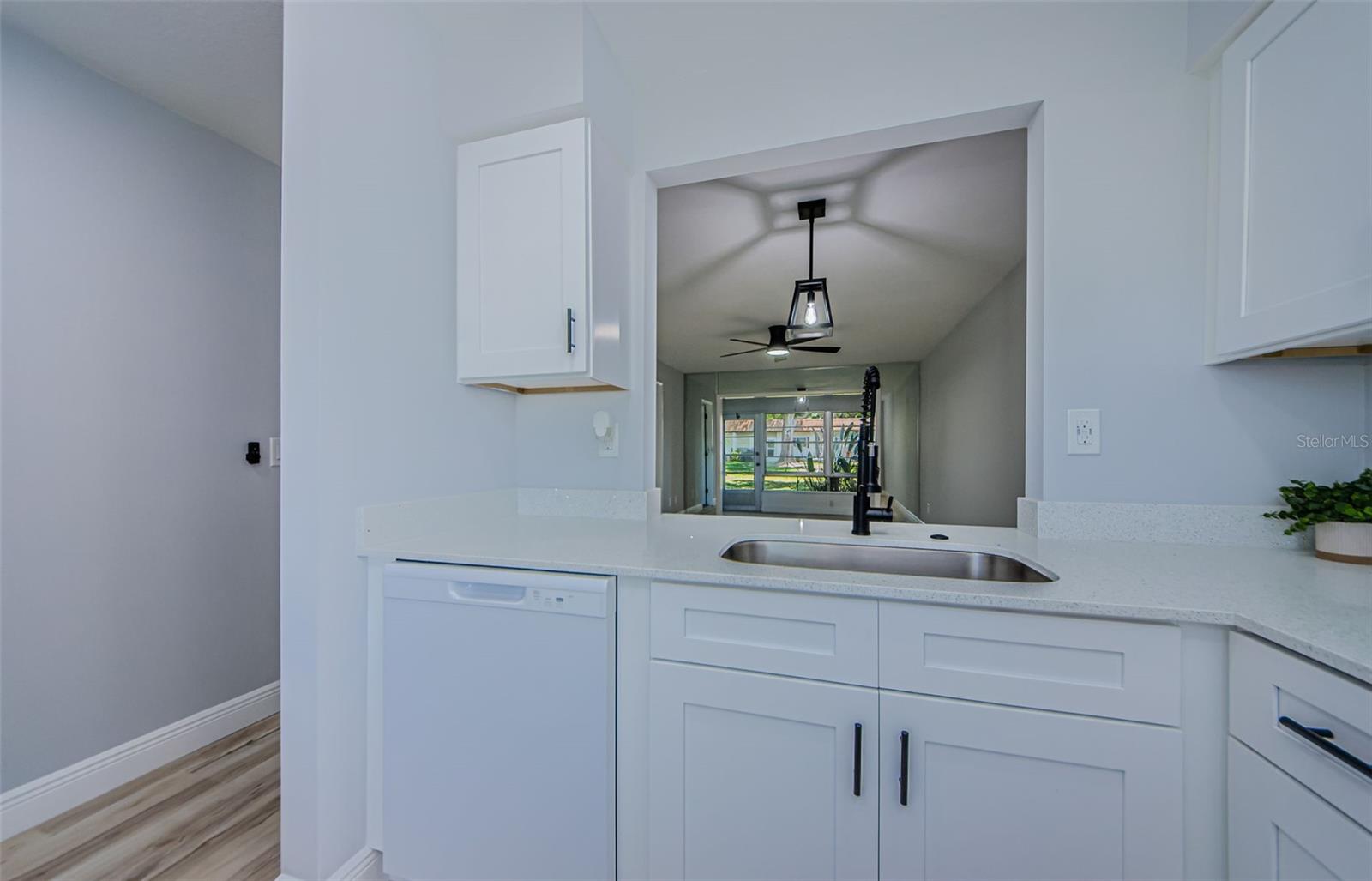 Listing photo id 14 for 3143 Mission Grove Drive
