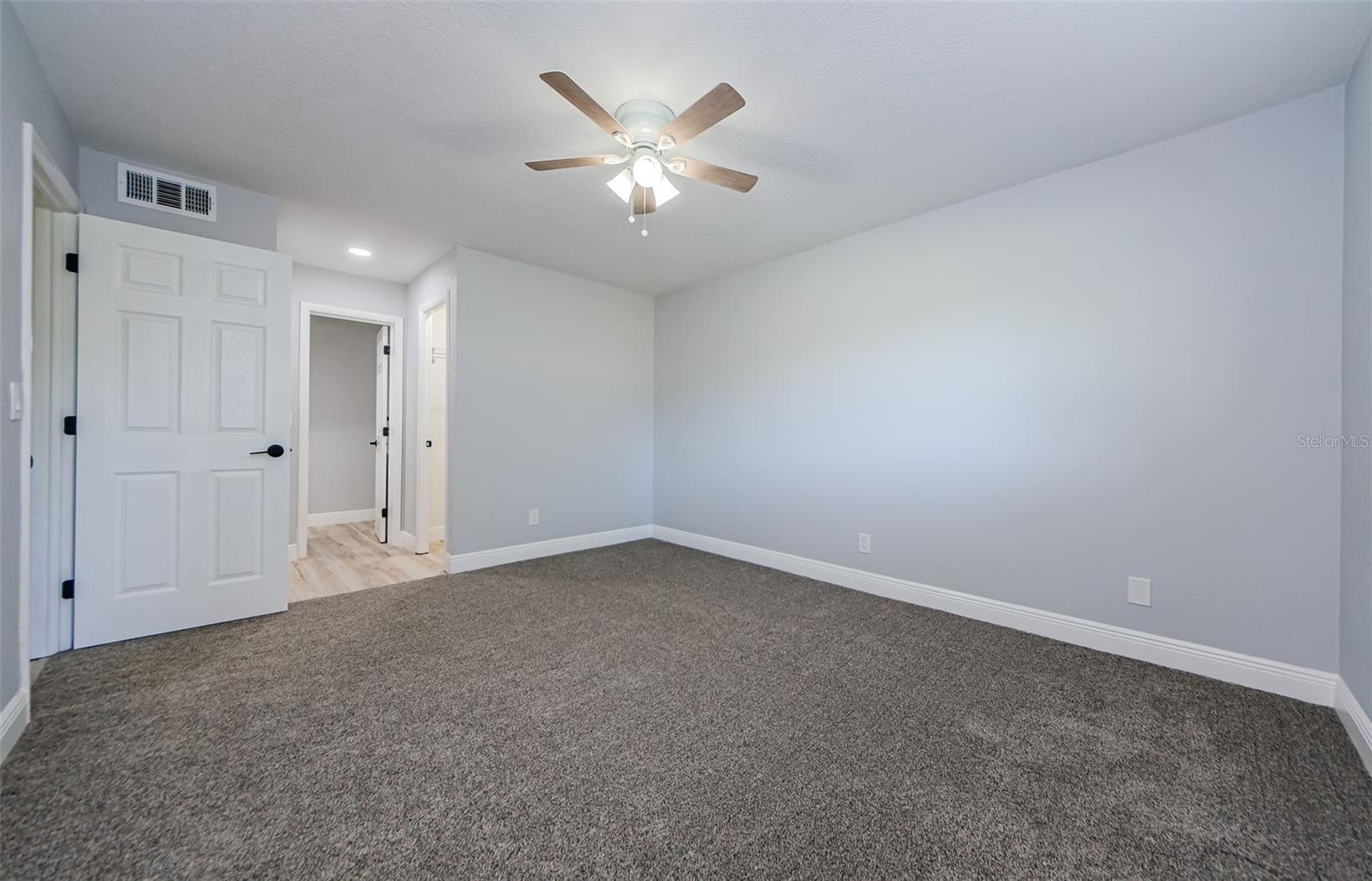 Listing photo id 17 for 3143 Mission Grove Drive