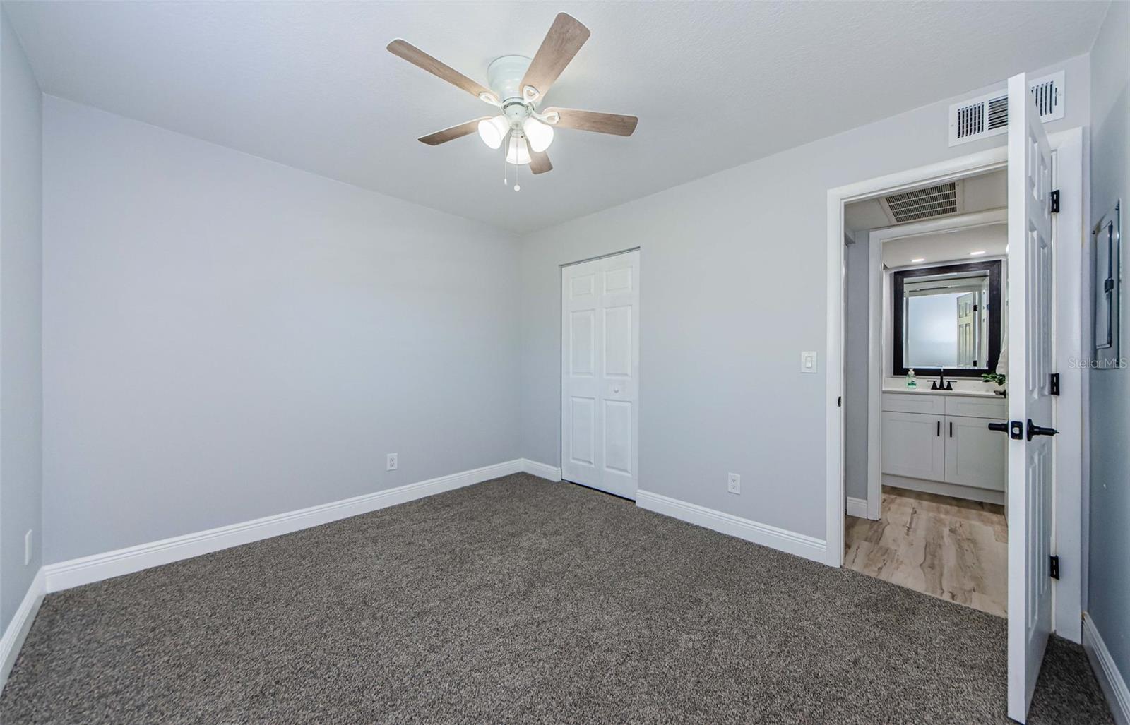 Listing photo id 21 for 3143 Mission Grove Drive