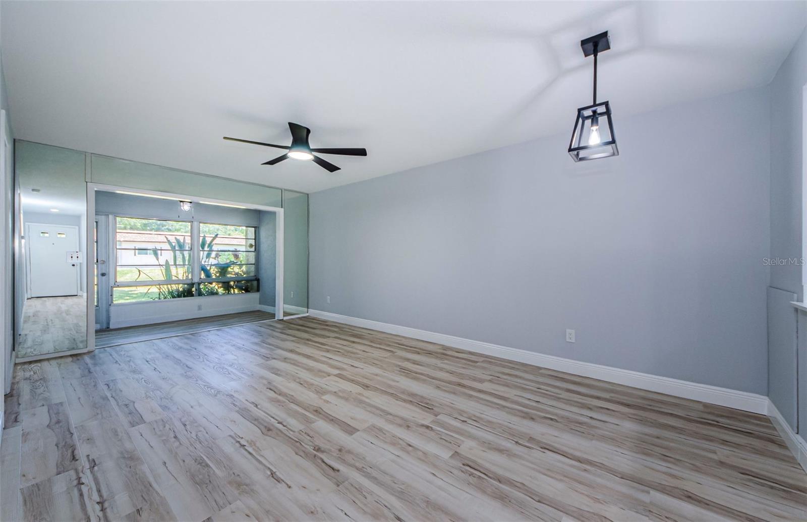 Listing photo id 2 for 3143 Mission Grove Drive