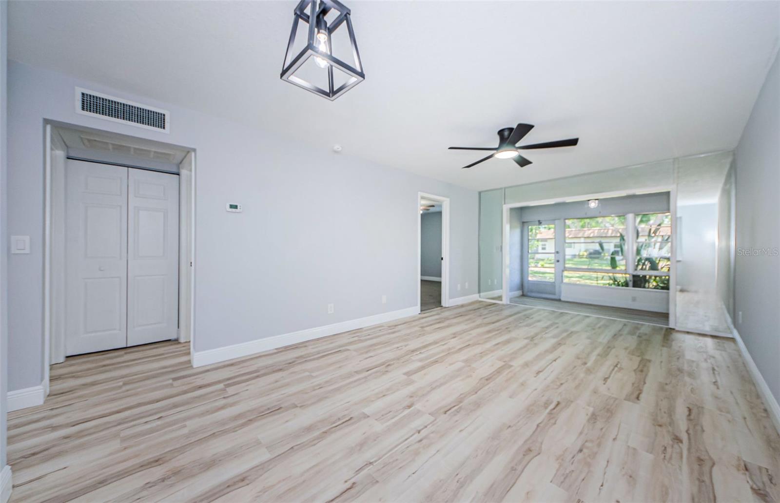 Listing photo id 3 for 3143 Mission Grove Drive