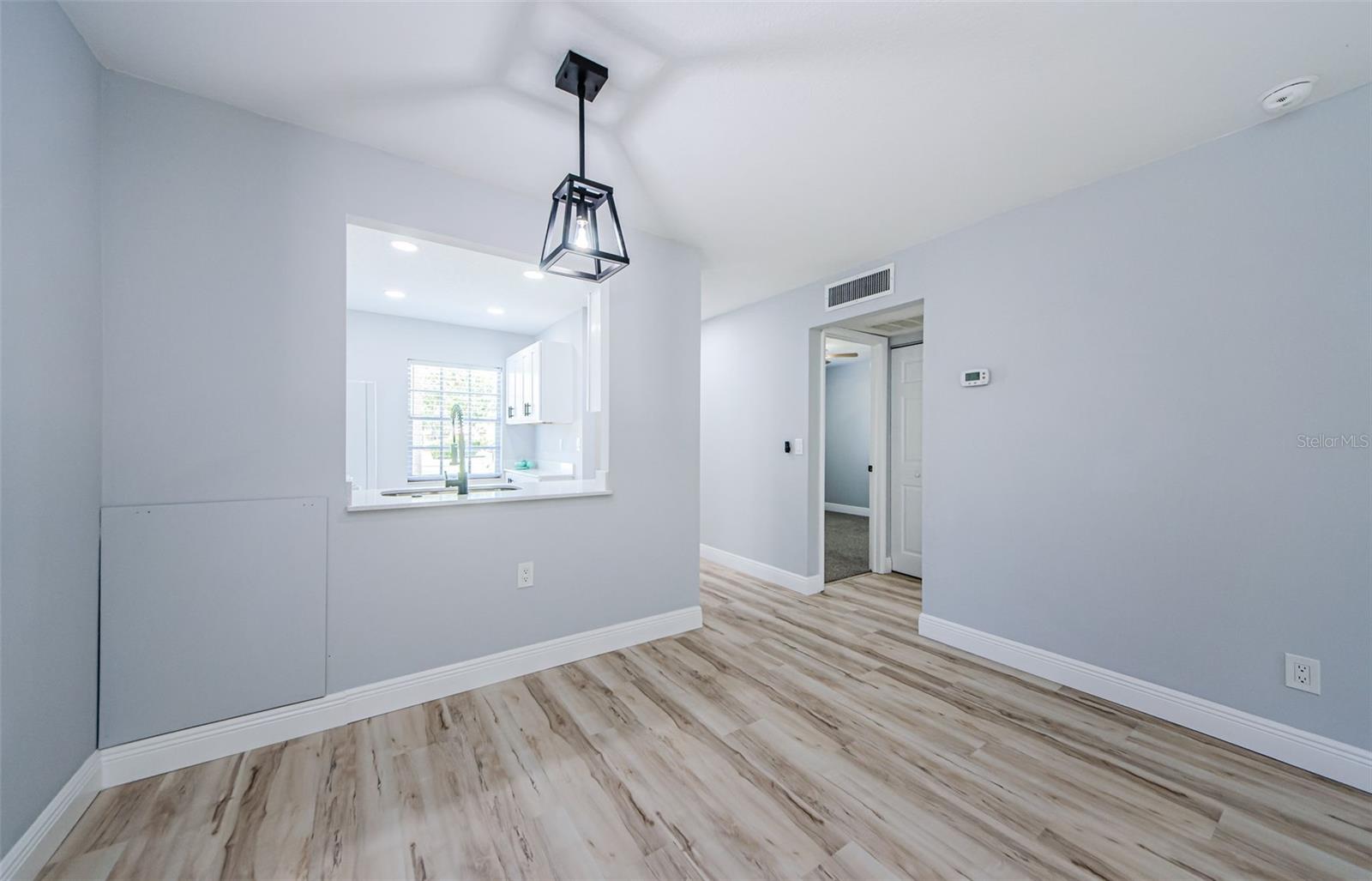 Listing photo id 4 for 3143 Mission Grove Drive