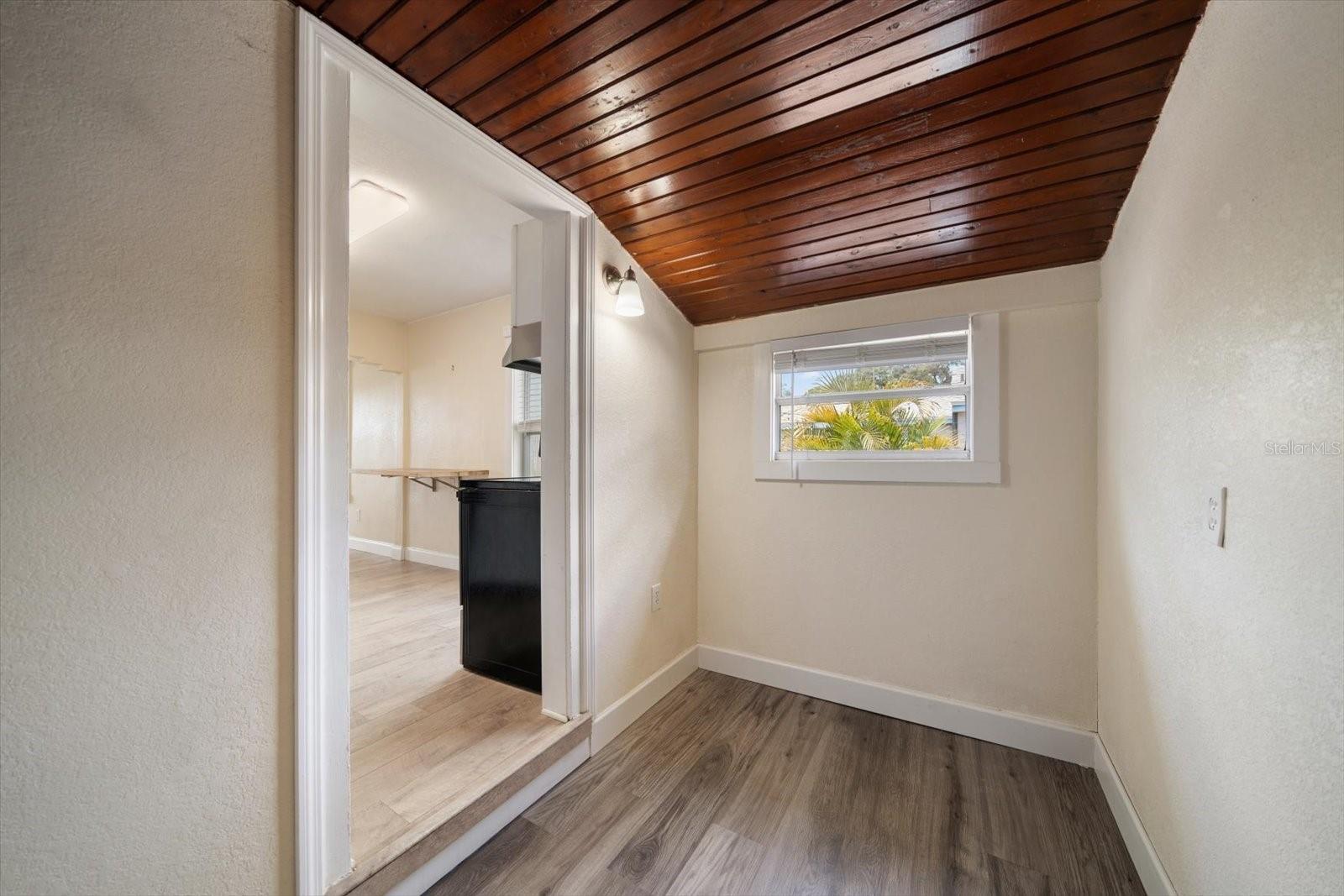 Image 10 of 21 For 2585 9th Avenue N