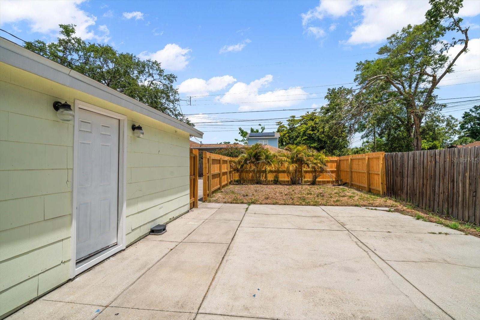 Image 19 of 21 For 2585 9th Avenue N
