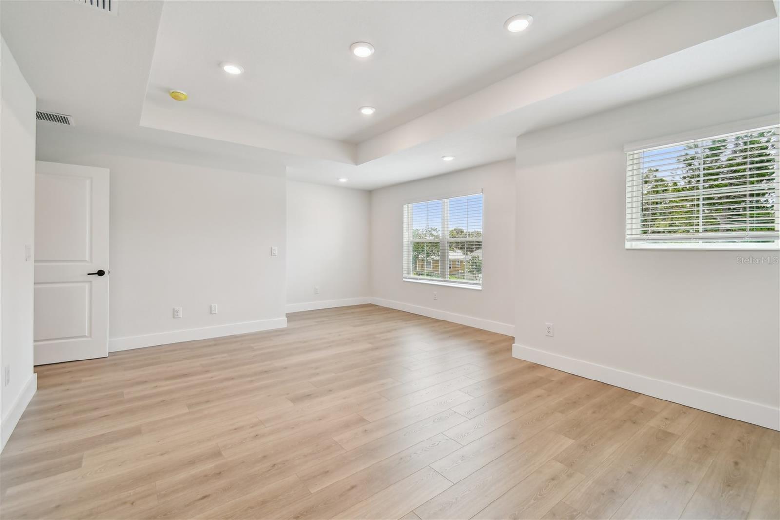 Image 22 of 44 For 5235 9th Avenue N