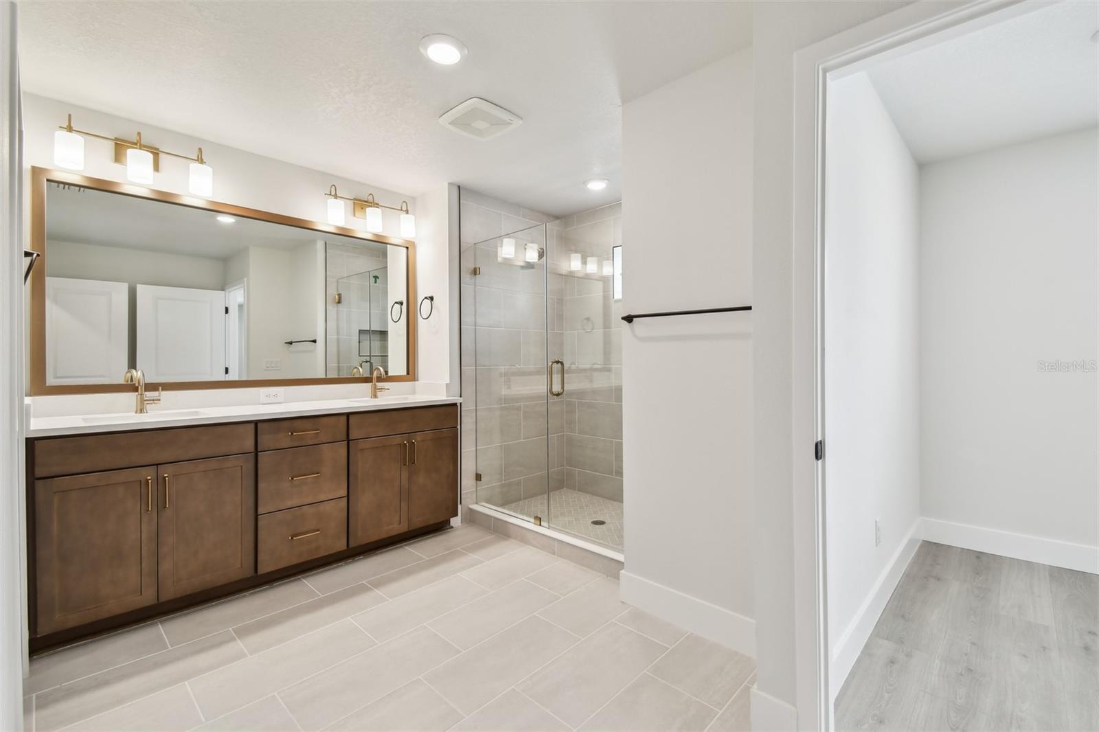 Image 23 of 44 For 5235 9th Avenue N