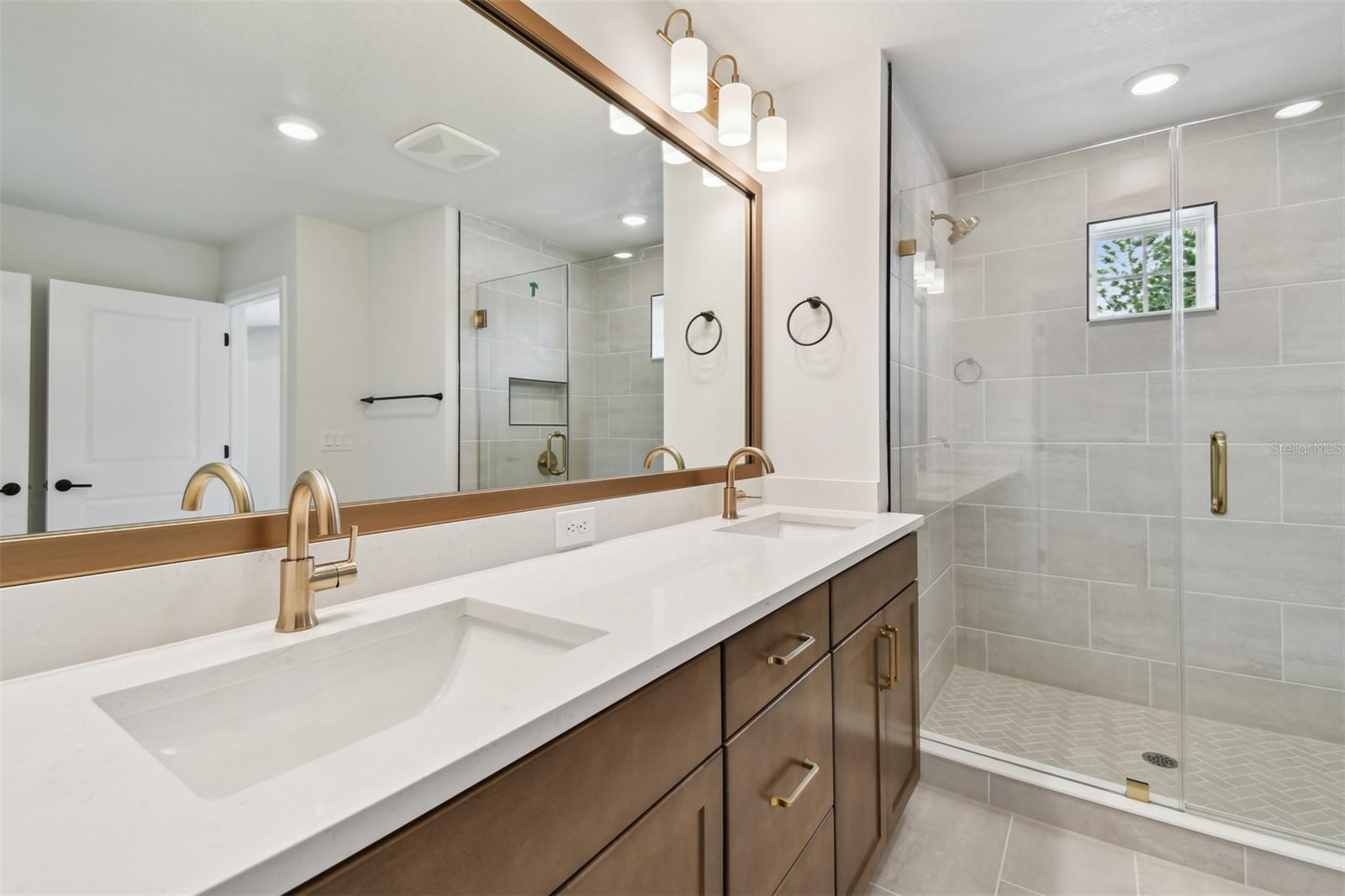 Image 24 of 44 For 5235 9th Avenue N