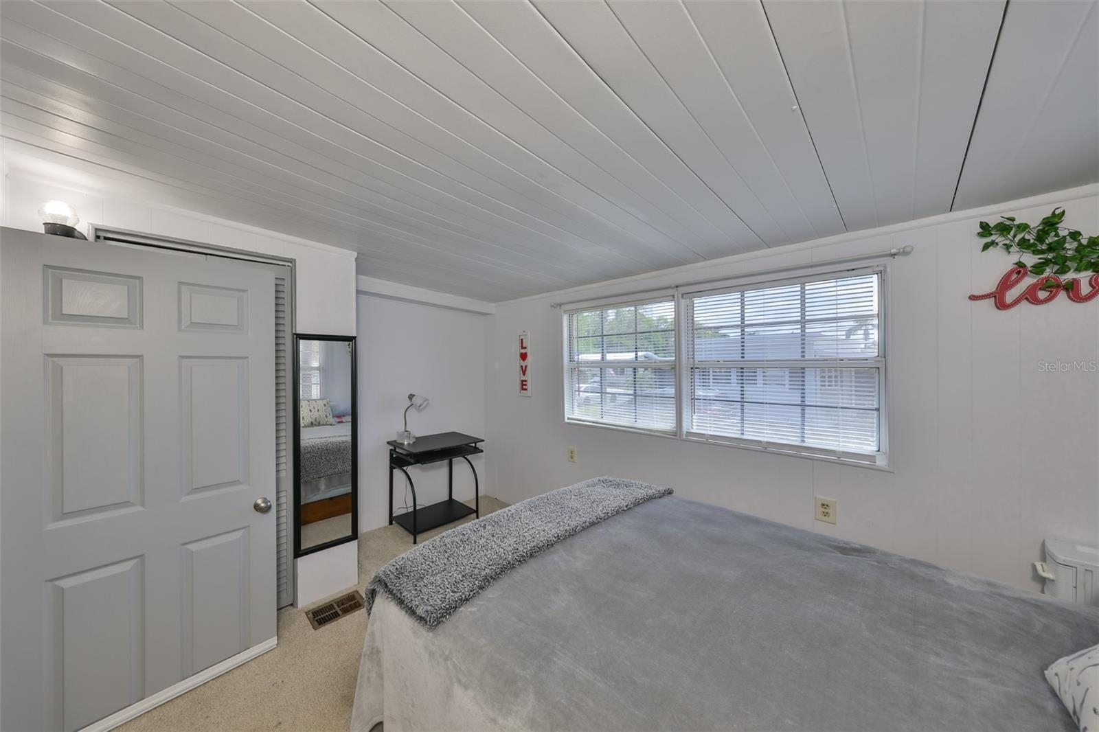 Listing photo id 14 for 980 7th Street Nw 74