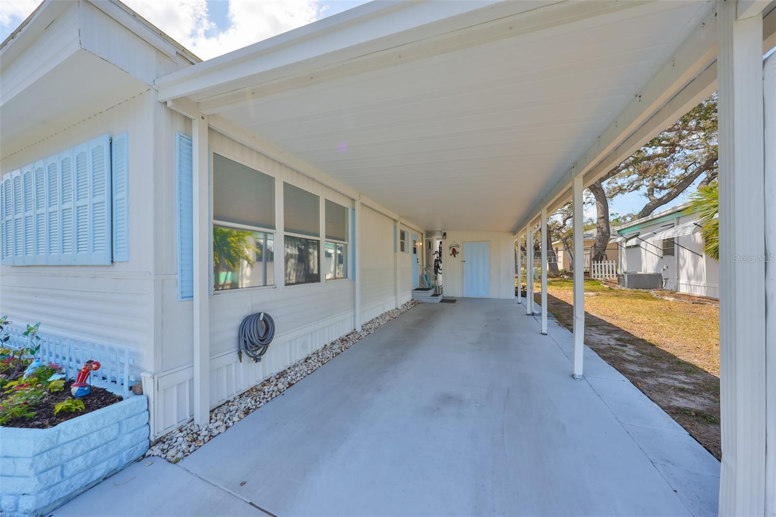 Listing photo id 1 for 980 7th Street Nw 74