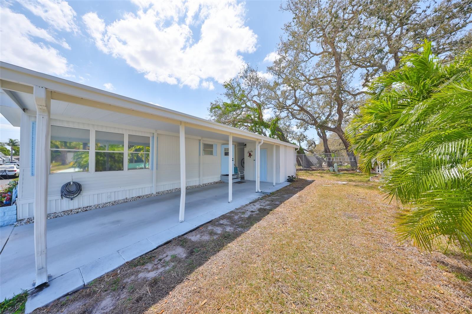 Listing photo id 2 for 980 7th Street Nw 74