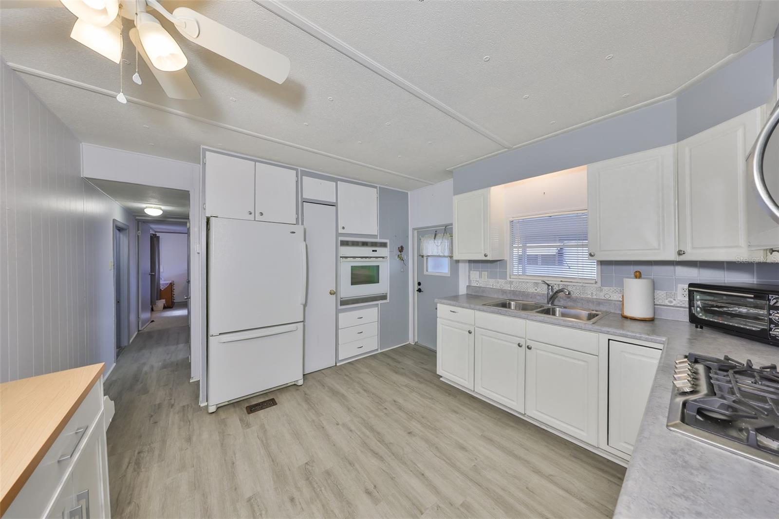 Listing photo id 4 for 980 7th Street Nw 74