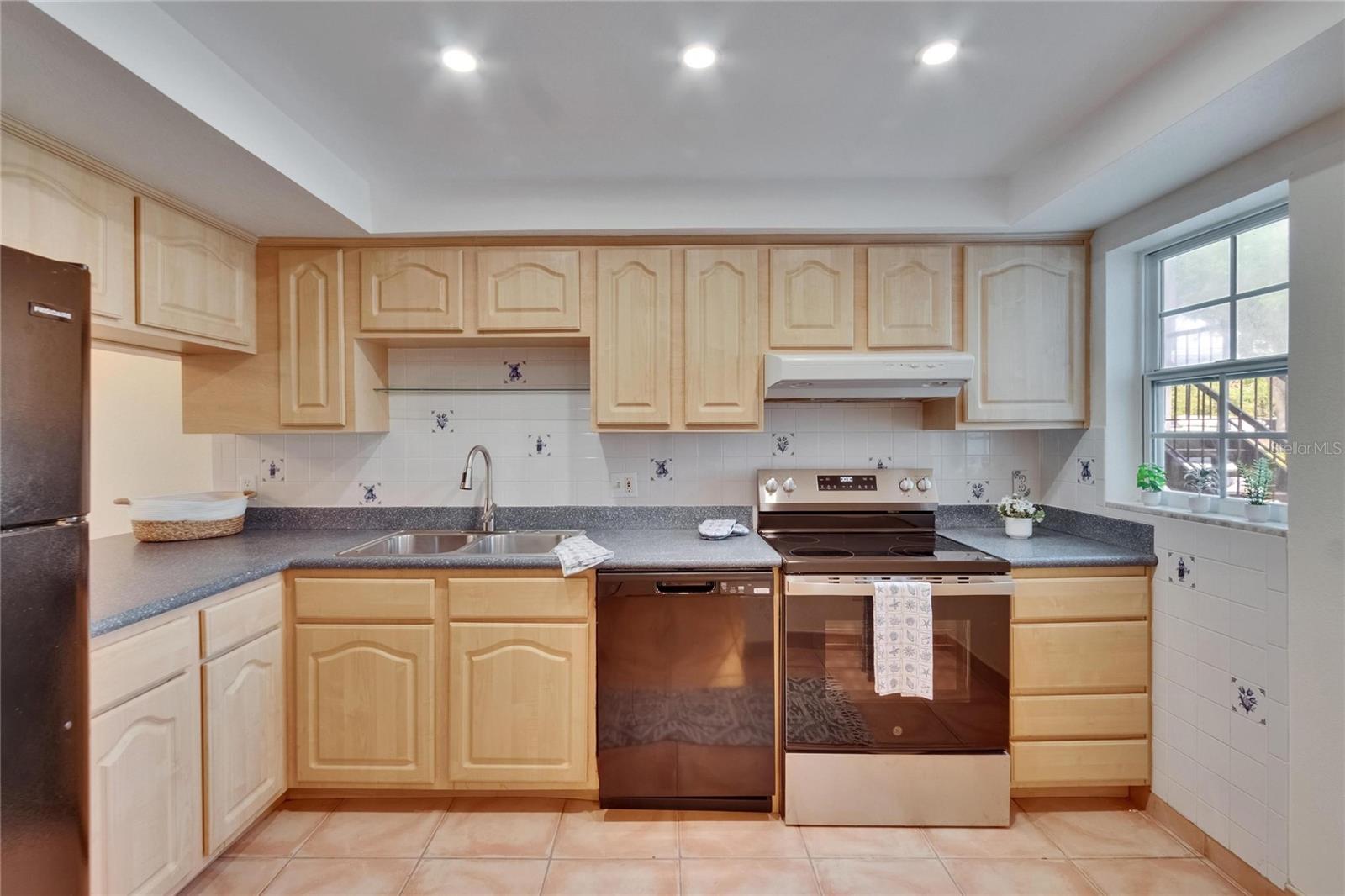 Image 11 of 62 For 3821 Oak Drive J31