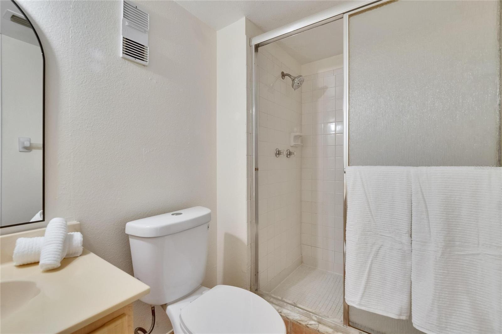 Image 17 of 62 For 3821 Oak Drive J31