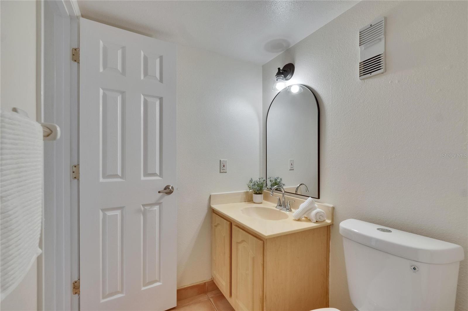 Image 18 of 62 For 3821 Oak Drive J31