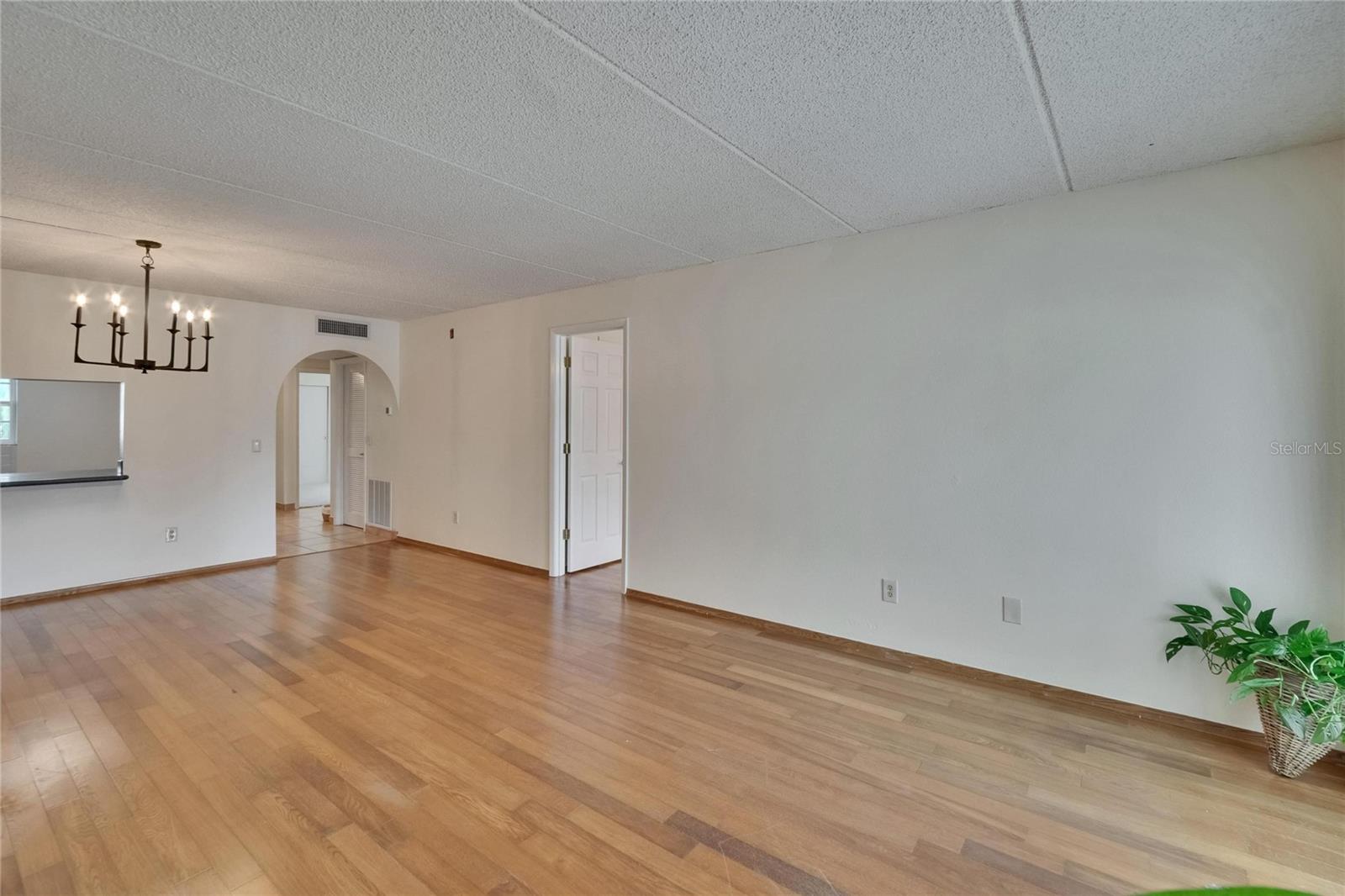 Image 27 of 62 For 3821 Oak Drive J31