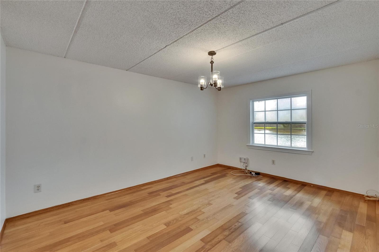 Image 29 of 62 For 3821 Oak Drive J31