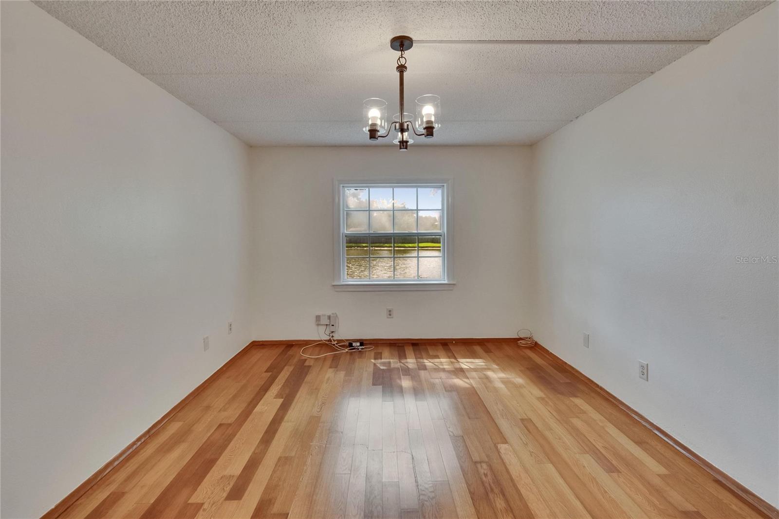 Image 31 of 62 For 3821 Oak Drive J31