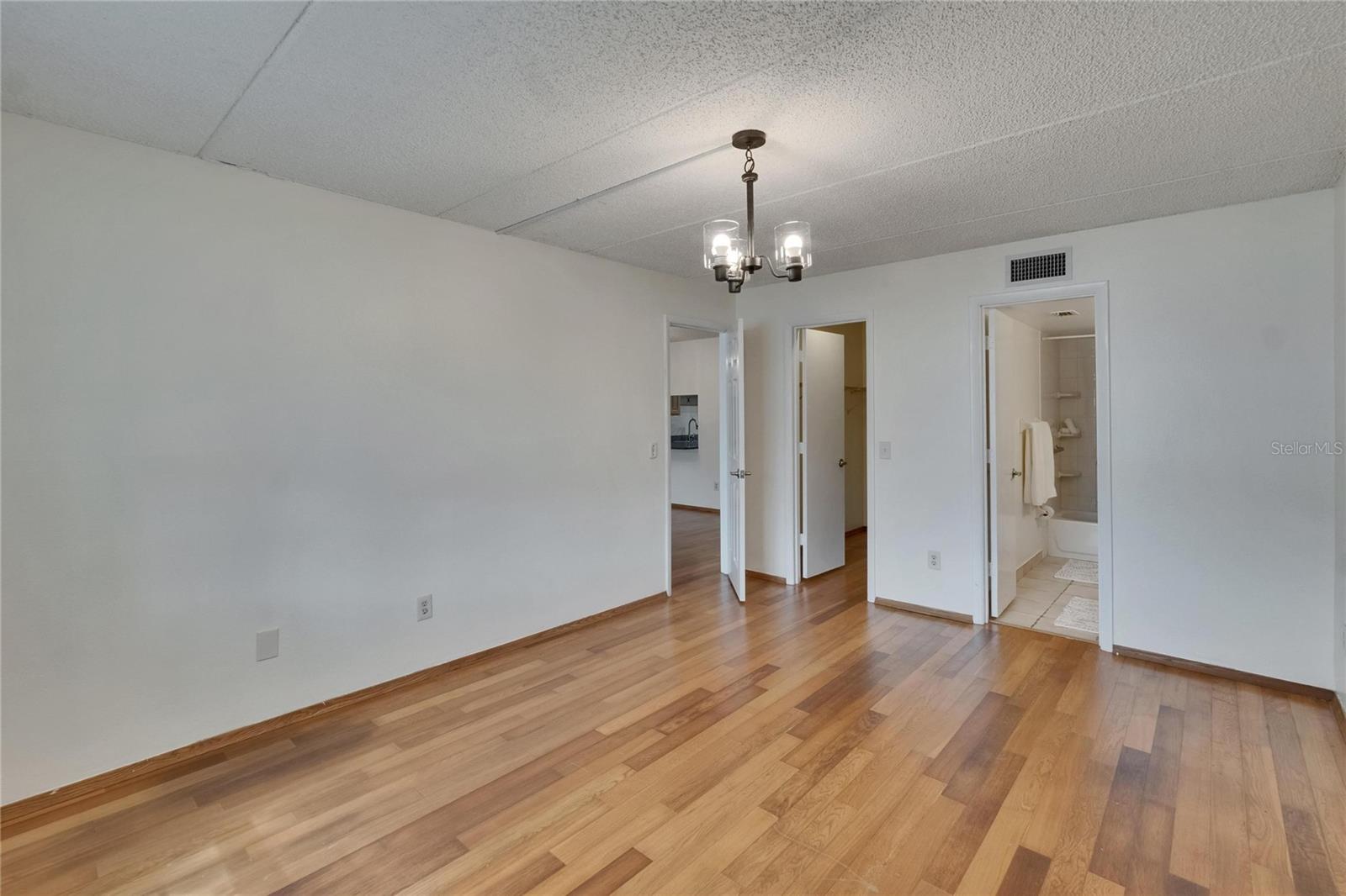 Image 34 of 62 For 3821 Oak Drive J31