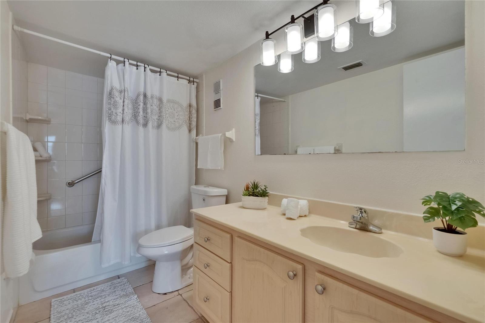Image 35 of 62 For 3821 Oak Drive J31