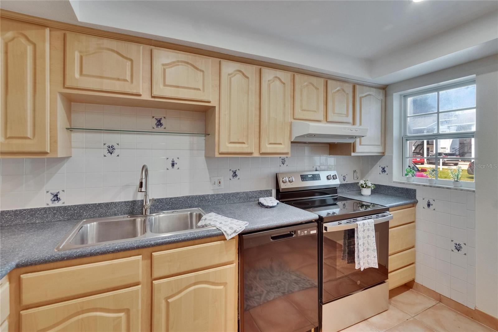 Image 9 of 62 For 3821 Oak Drive J31