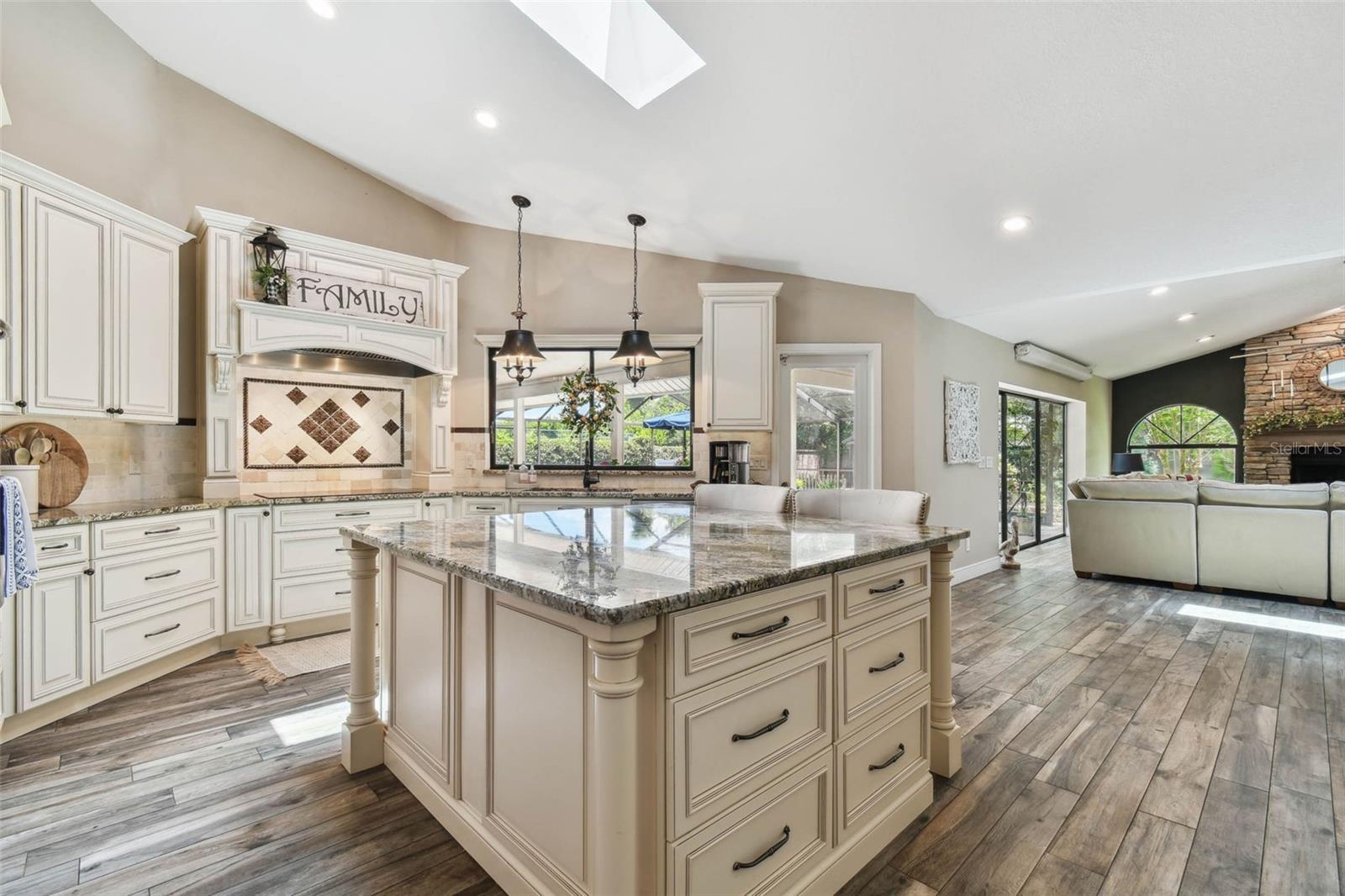 Image 22 of 50 For 506 Crystal Grove Boulevard