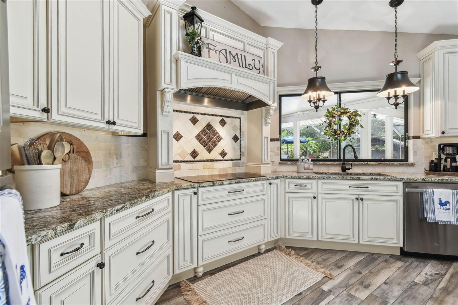 Image 23 of 50 For 506 Crystal Grove Boulevard