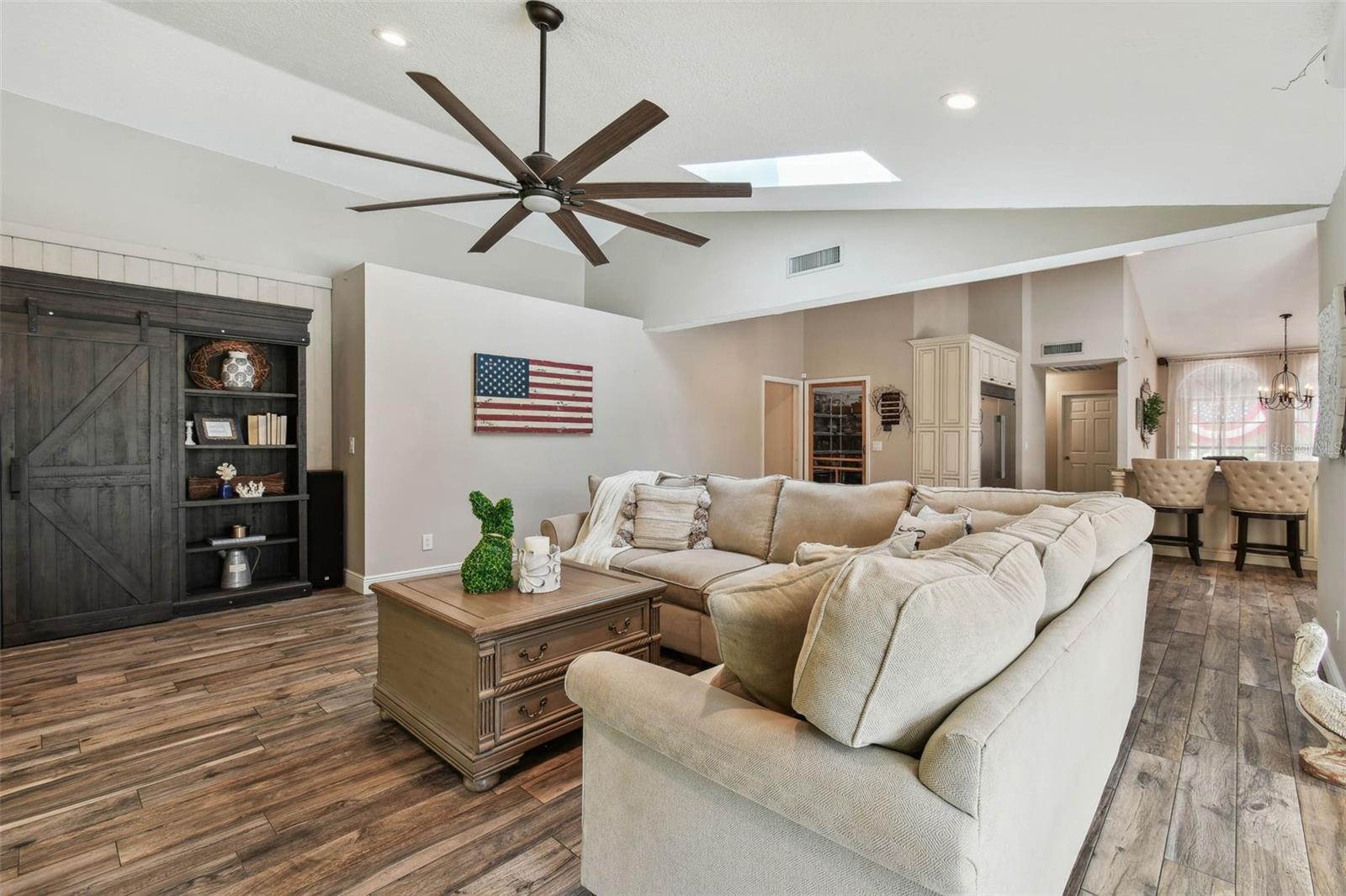 Image 30 of 50 For 506 Crystal Grove Boulevard